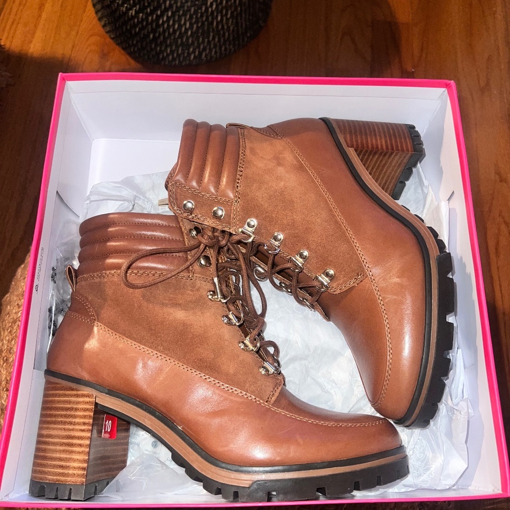 NIB-NWT Vince Camuto Donenta Hiker Boots